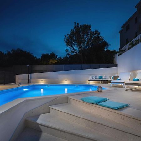 Villa Miholina - With Heated Swimming Pool 特罗吉尔 外观 照片