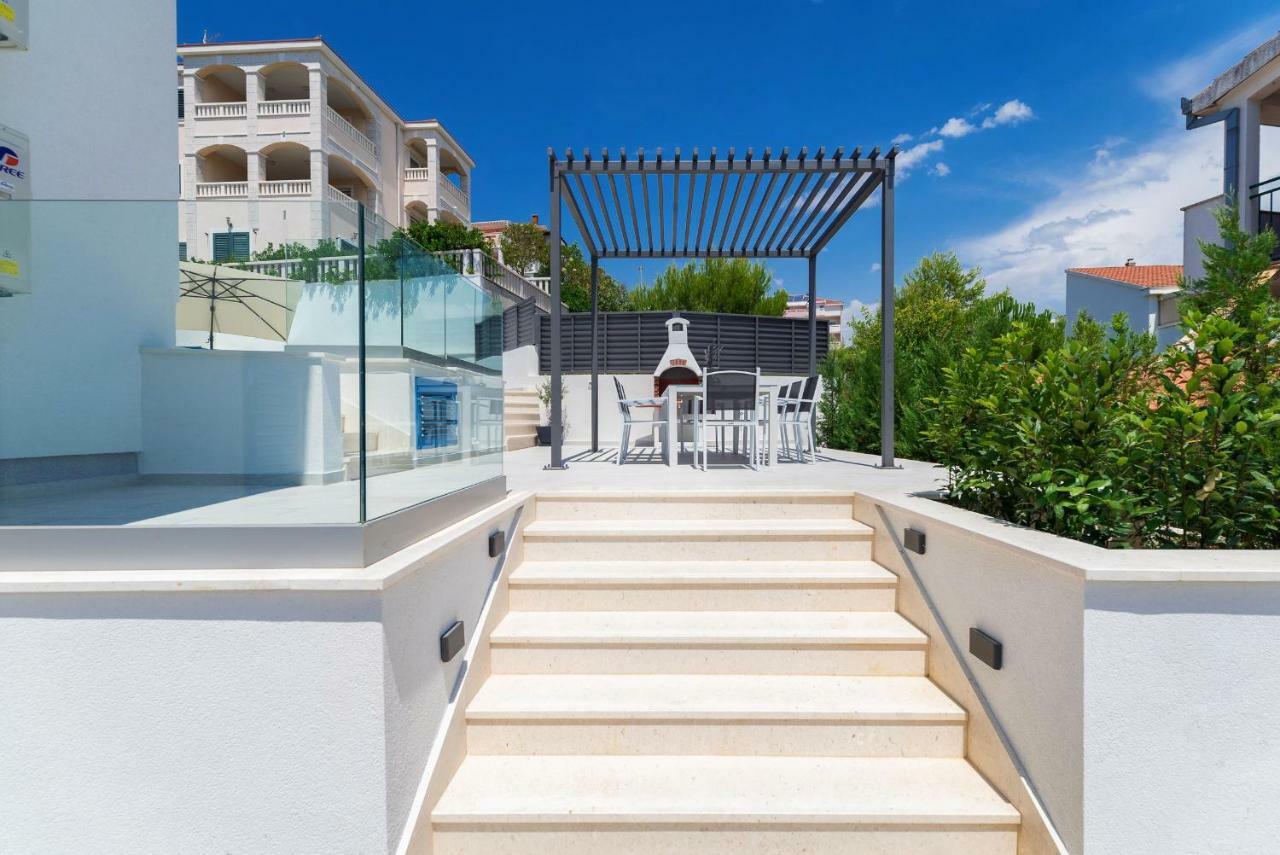 Villa Miholina - With Heated Swimming Pool 特罗吉尔 外观 照片