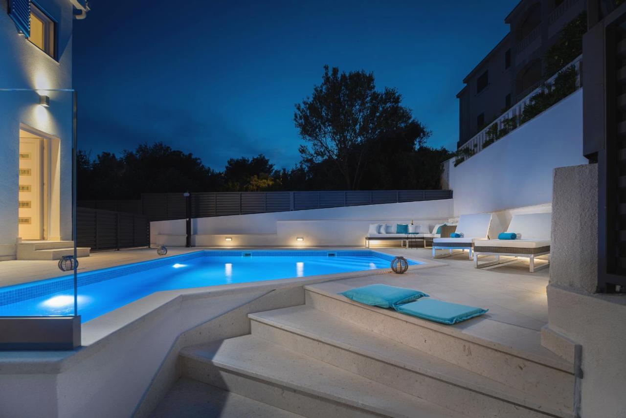 Villa Miholina - With Heated Swimming Pool 特罗吉尔 外观 照片