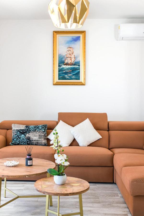 Villa Miholina - With Heated Swimming Pool 特罗吉尔 外观 照片
