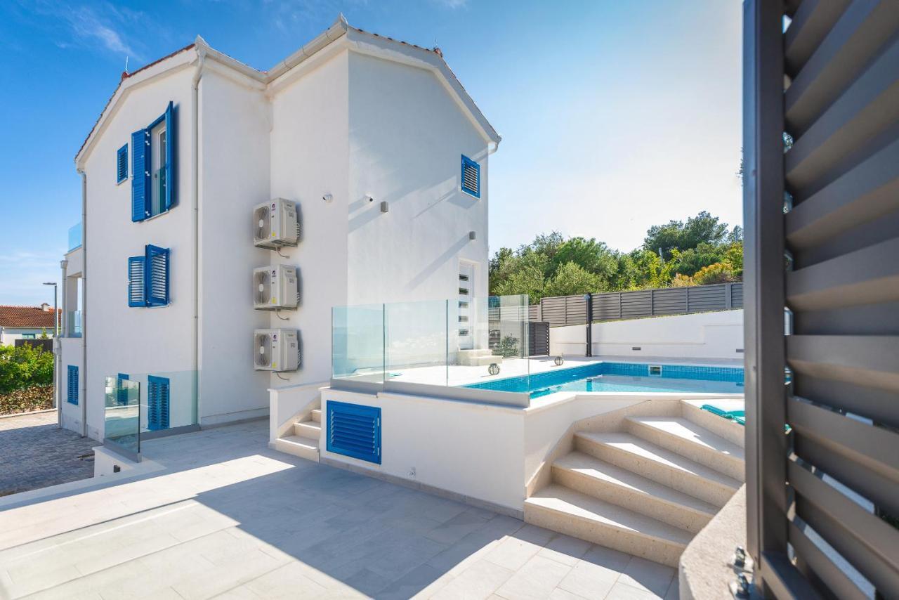 Villa Miholina - With Heated Swimming Pool 特罗吉尔 外观 照片