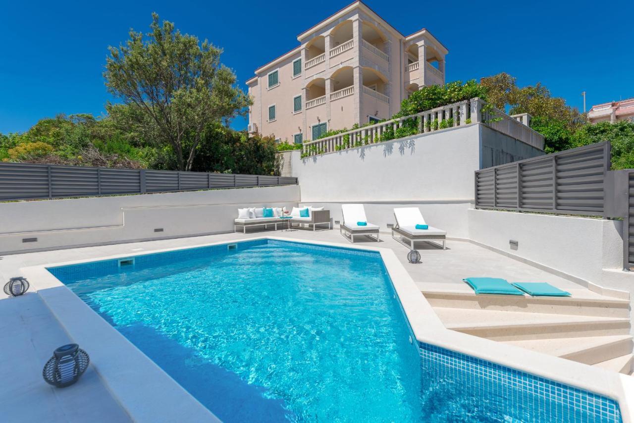 Villa Miholina - With Heated Swimming Pool 特罗吉尔 外观 照片